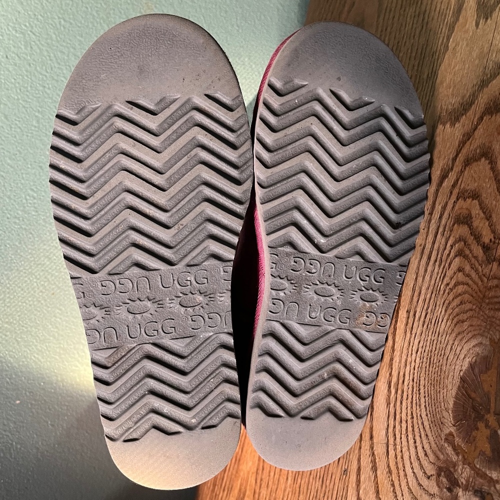 UGG Classic Short Boots  Fuschia Tone  Good Condition With Normal Wear  Size W7 - Picture 8 of 9